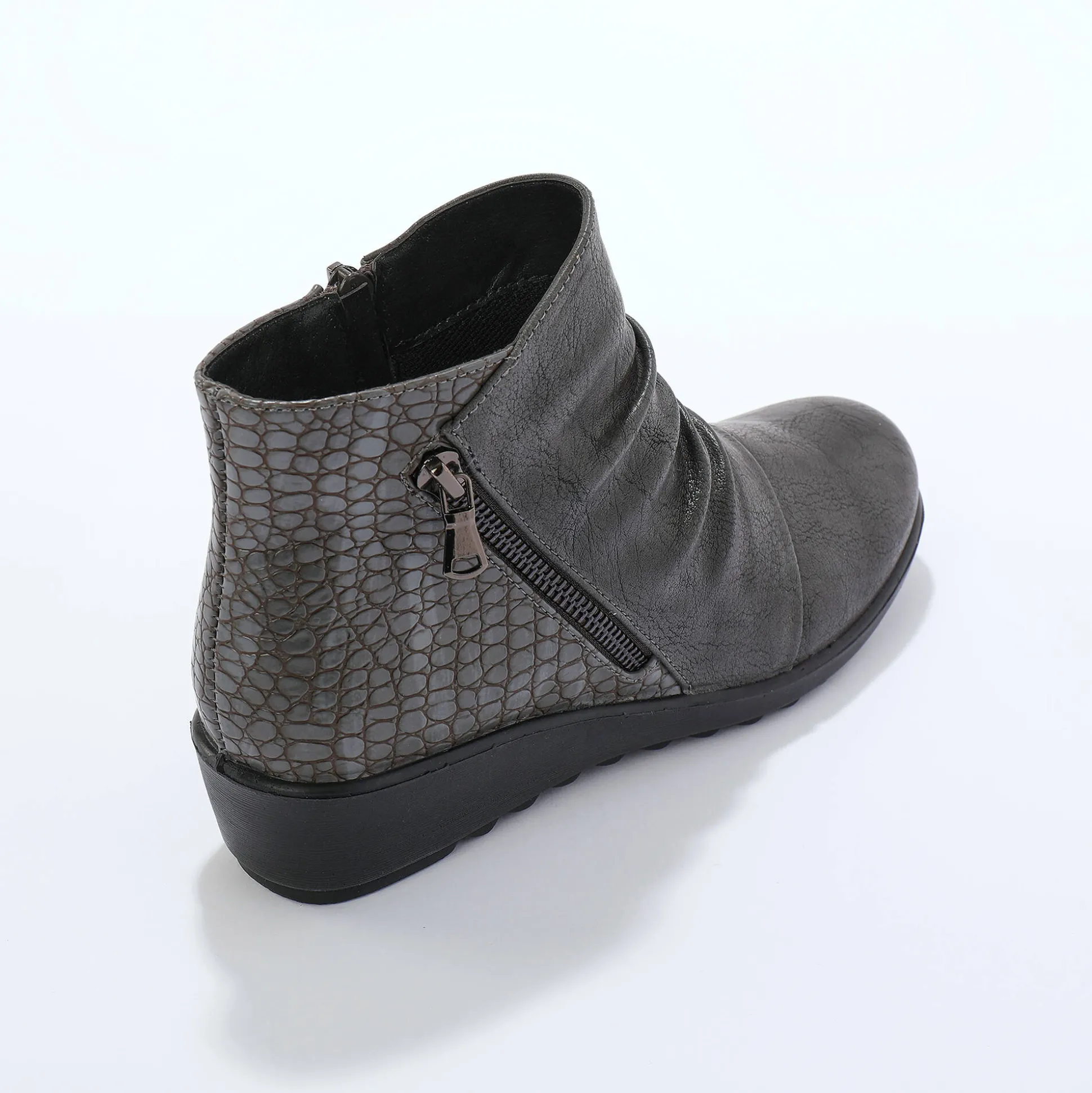 Boots met sleehak en rits, getextureerd effect achter