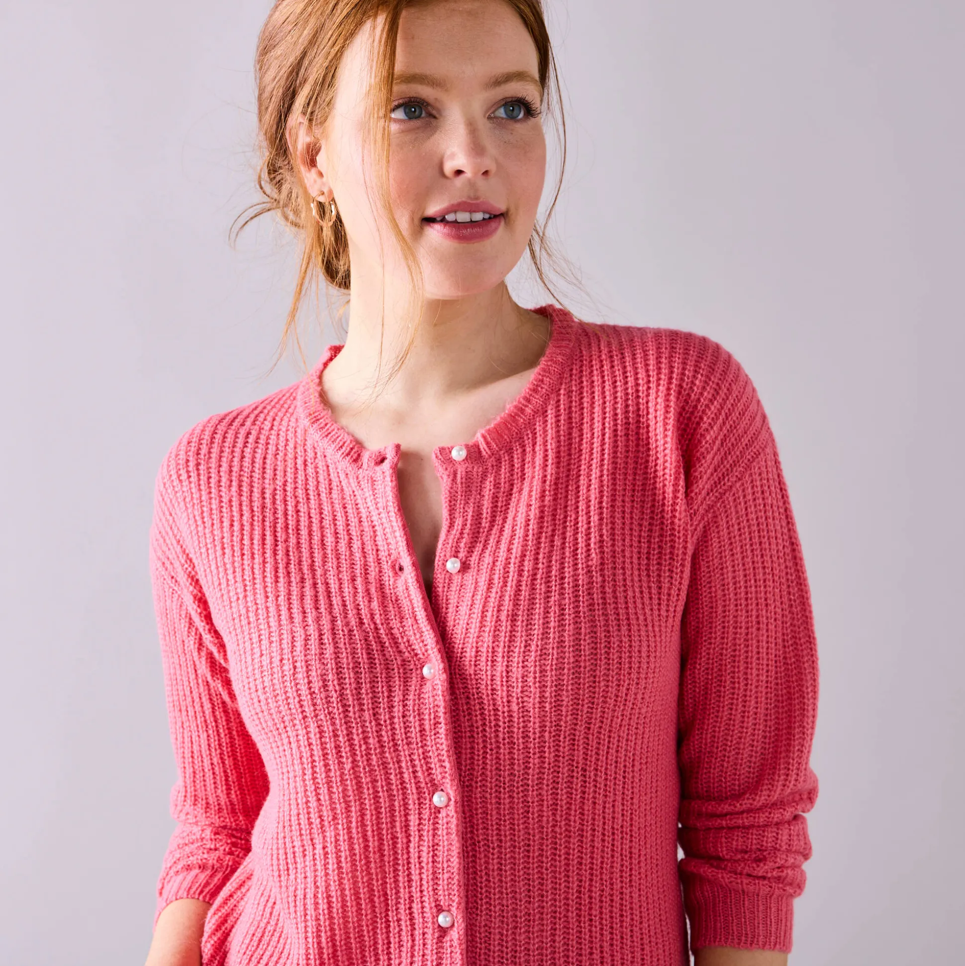 Cardigan met parelknopen en mohairtouch