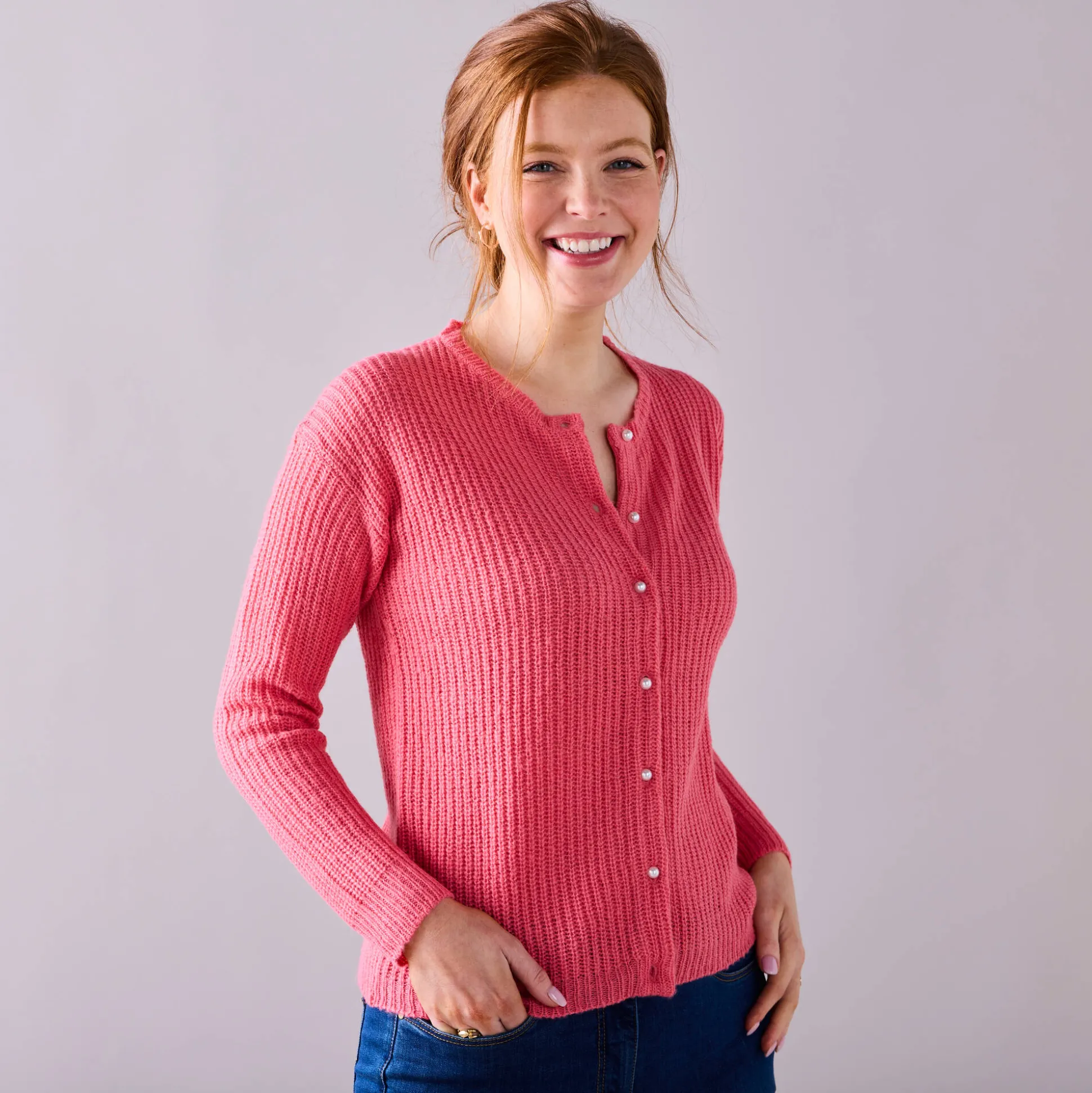 Cardigan met parelknopen en mohairtouch