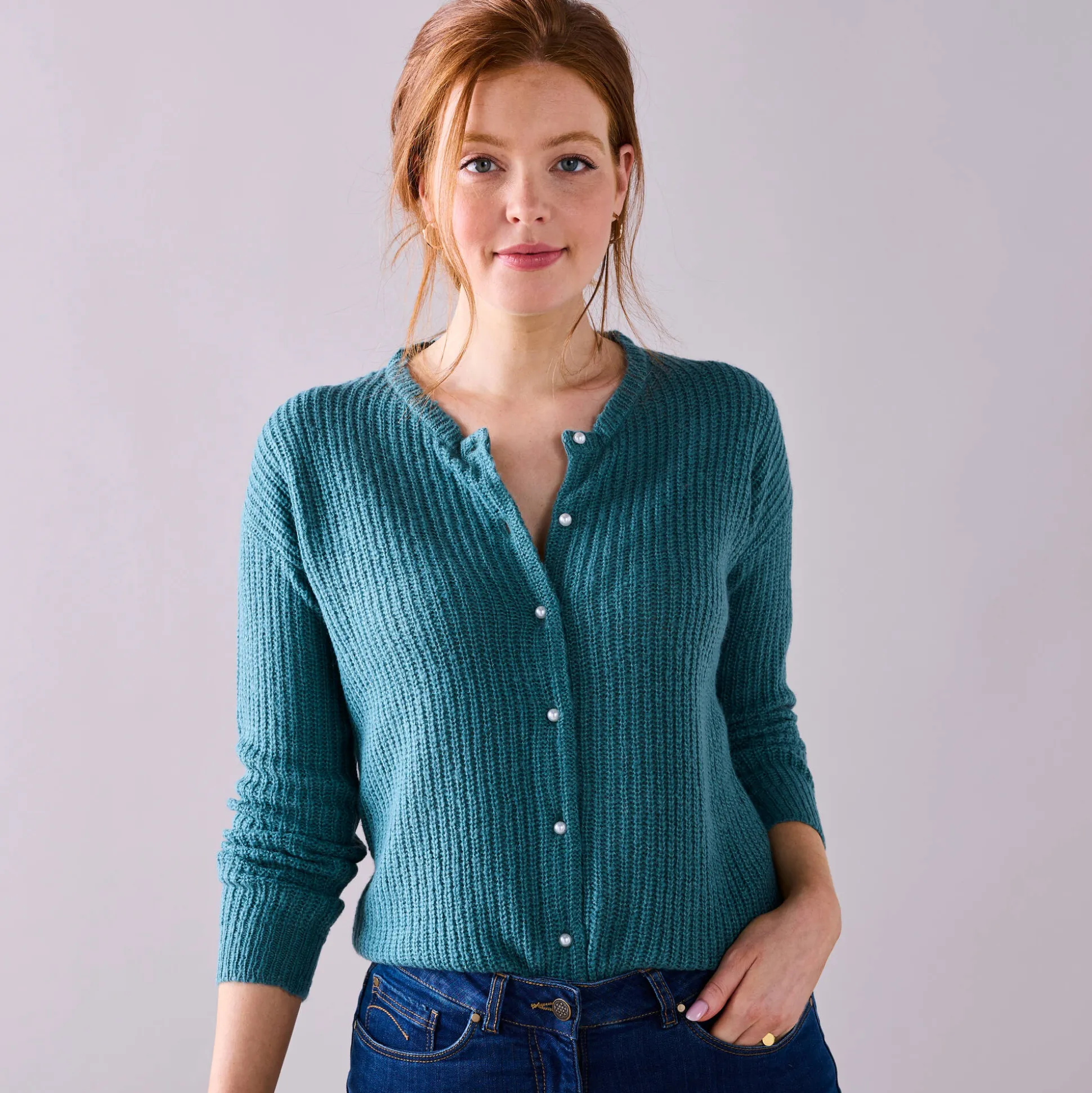Cardigan met parelknopen en mohairtouch