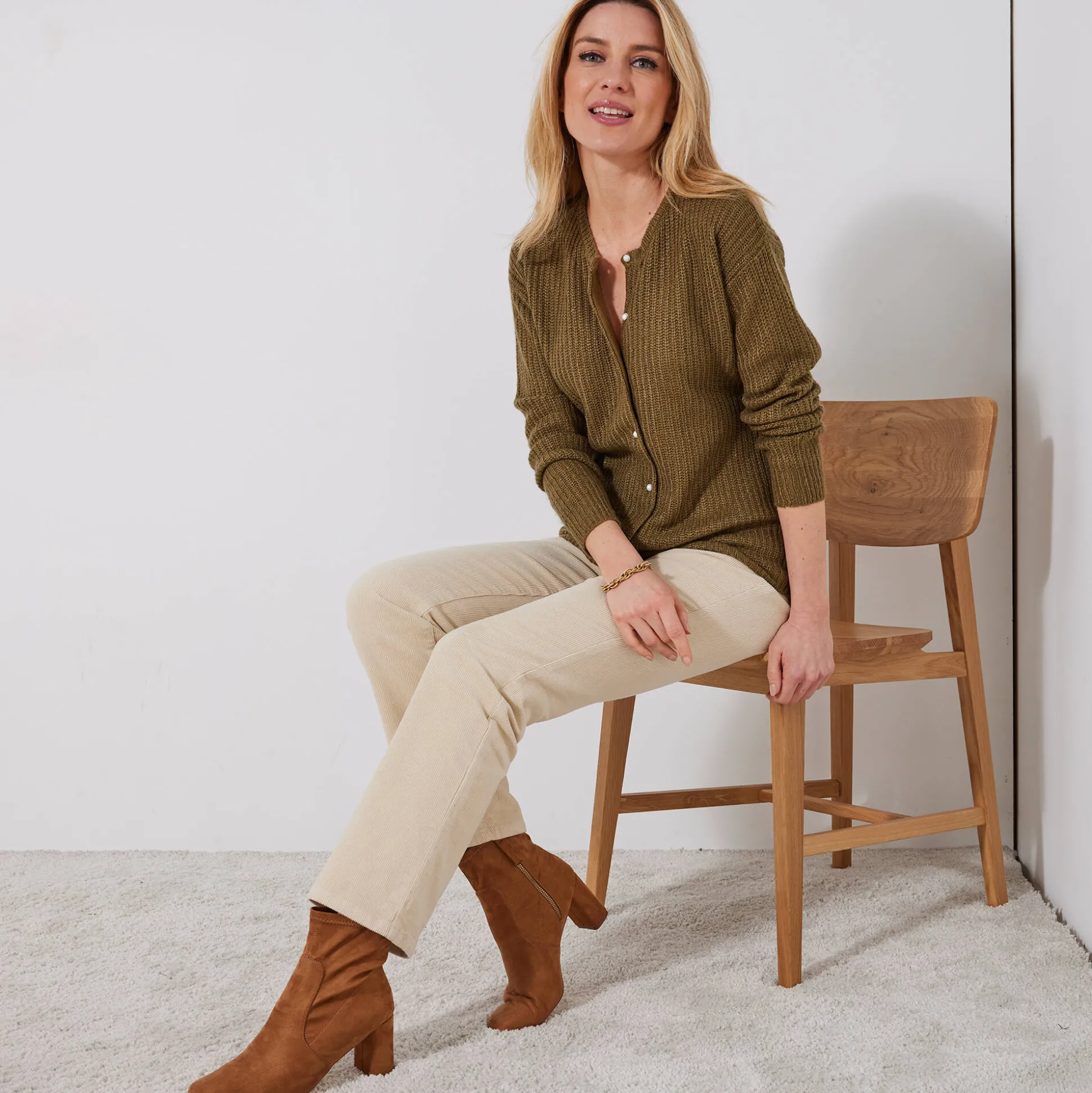 Cardigan met parelknopen en mohairtouch
