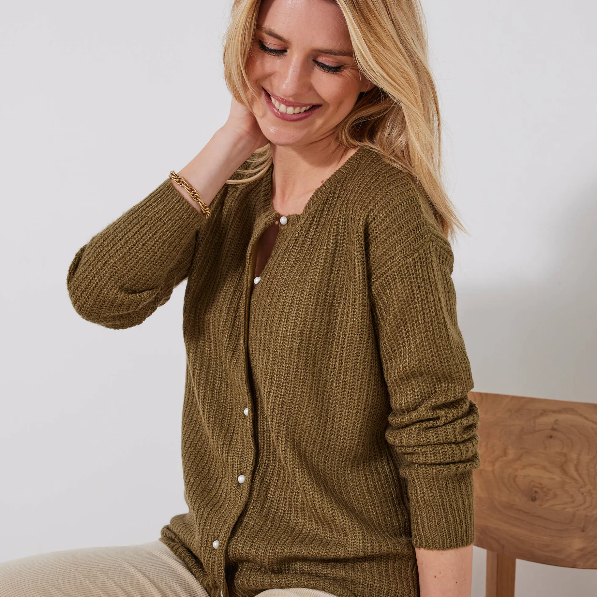 Cardigan met parelknopen en mohairtouch