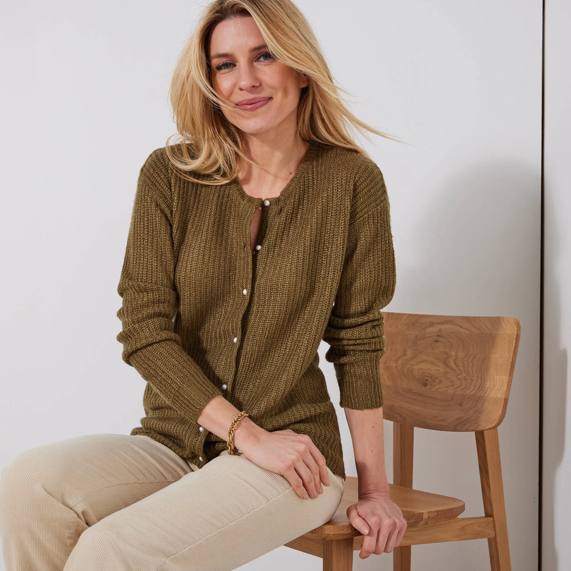 Cardigan met parelknopen en mohairtouch