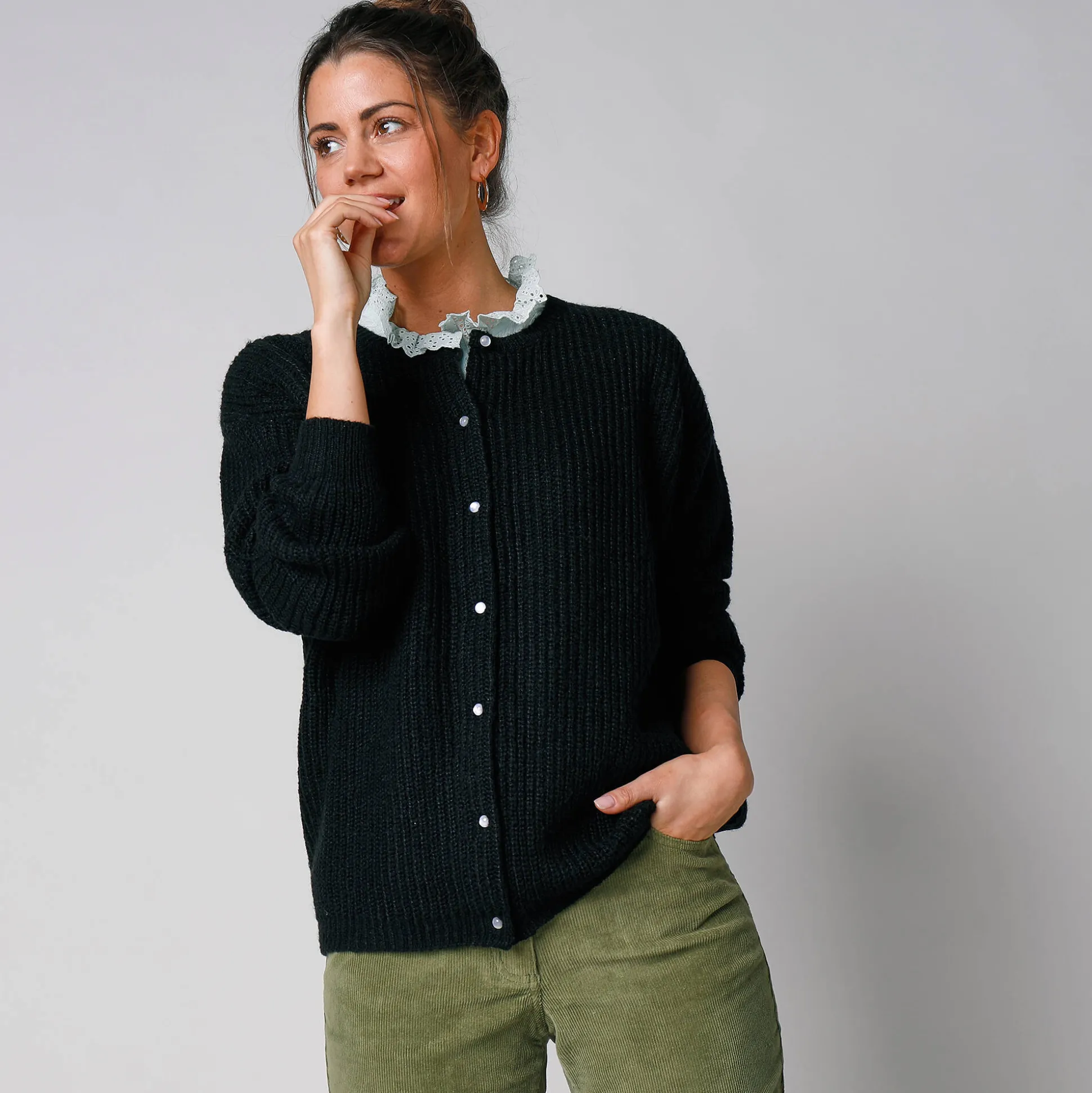 Cardigan met parelknopen en mohairtouch