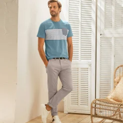 Chino broek, afgerond onder de buik