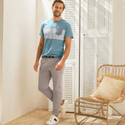 Chino broek, afgerond onder de buik
