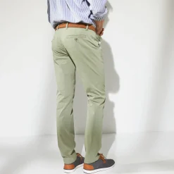 Chino broek, afgerond onder de buik