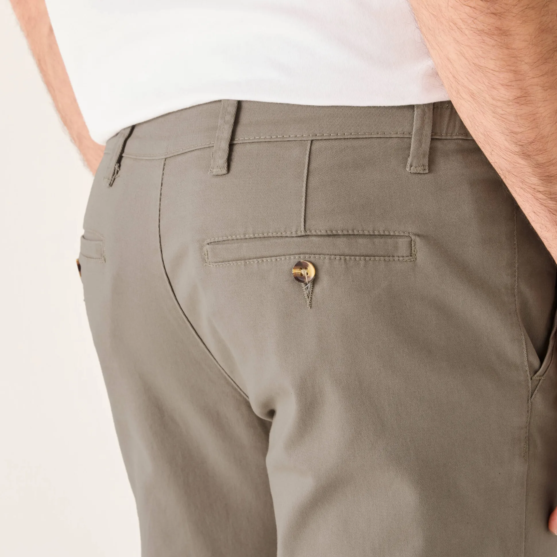 Chino broek met elastische tailleband opzij
