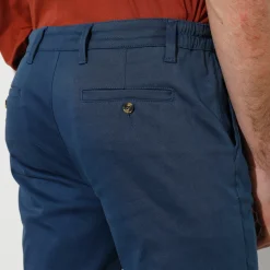 Chino broek met elastische tailleband opzij