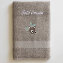 Collectie in badstof voor kids met beertjesbordursel, gepersonaliseerd