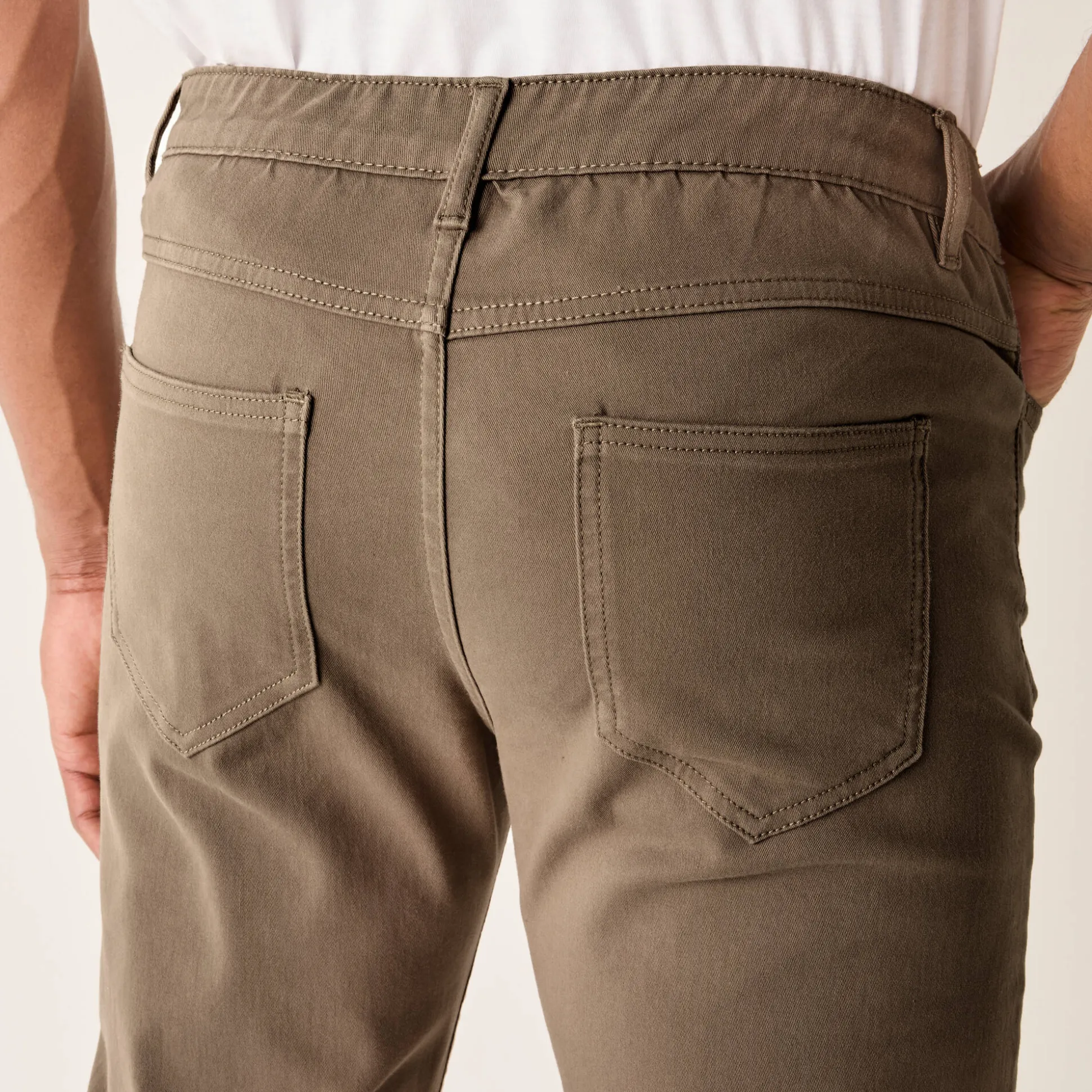 Comfortabele broek met 5 zakken en elastische tailleband, in gabardine - L32