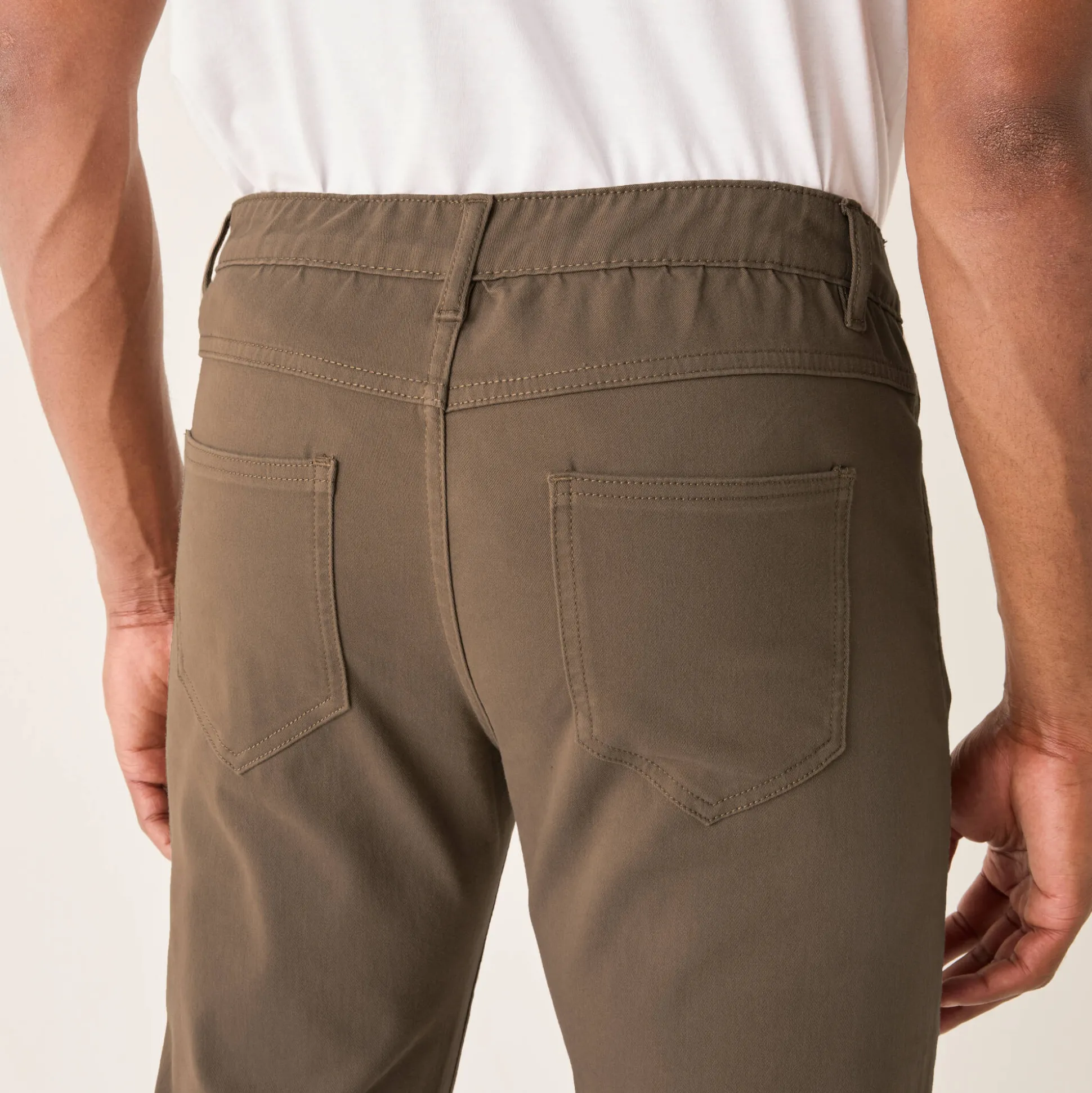 Comfortabele broek met 5 zakken en elastische tailleband, in gabardine - L30