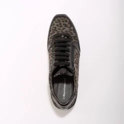 Comfortabele sneakers in gelakt leer, met sleehak, LWG gecertificeerd - vlekkenprint