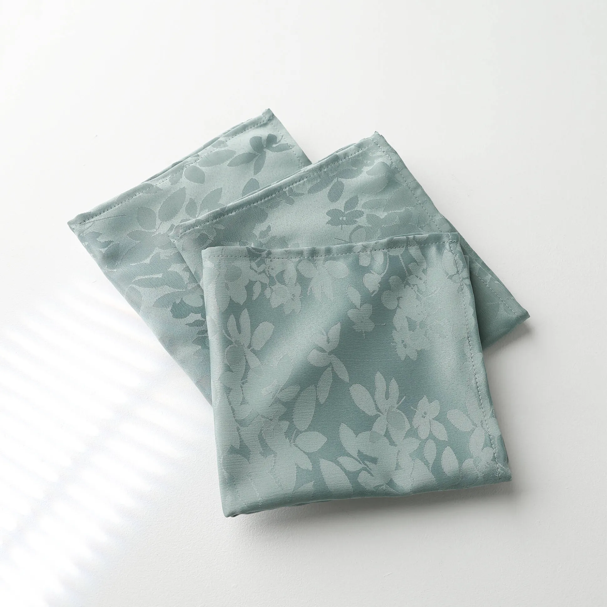 Damast tafellaken met bladerenprint Colombine®