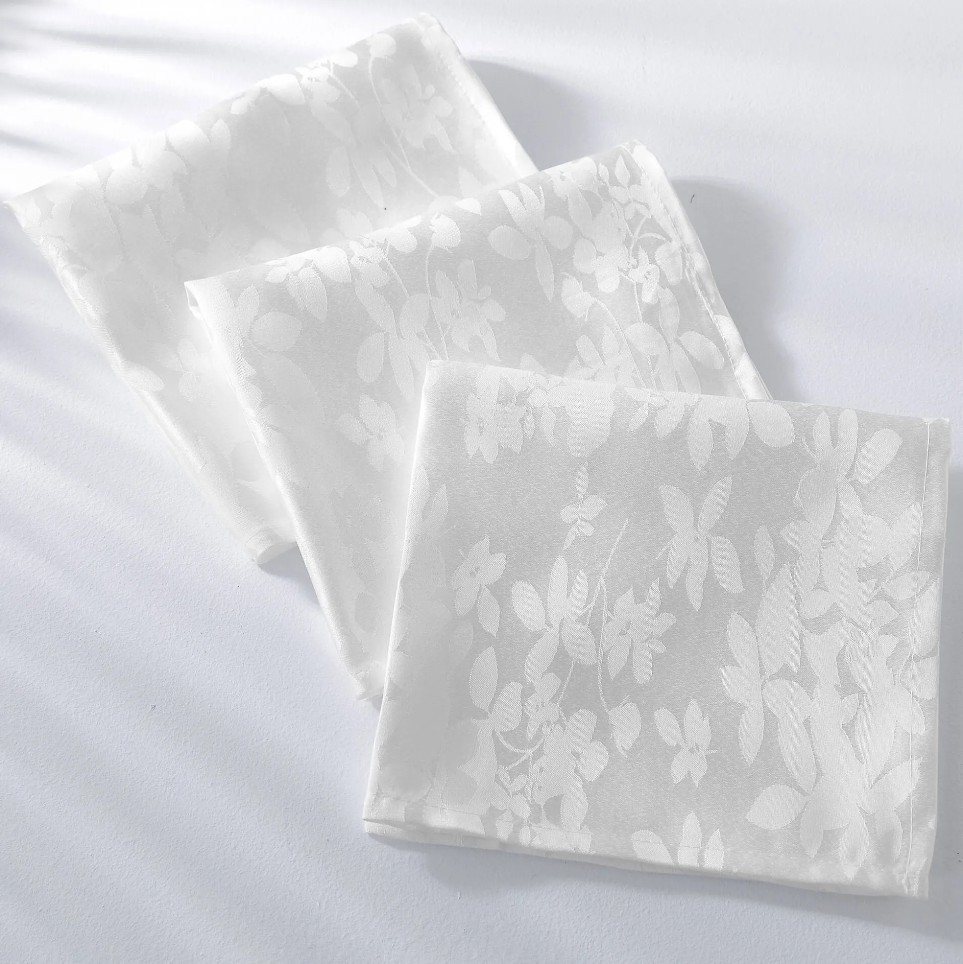 Damast tafellaken met bladerenprint Colombine®