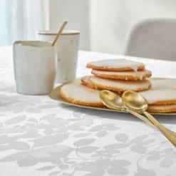 Damast tafellaken met bladerenprint Colombine®