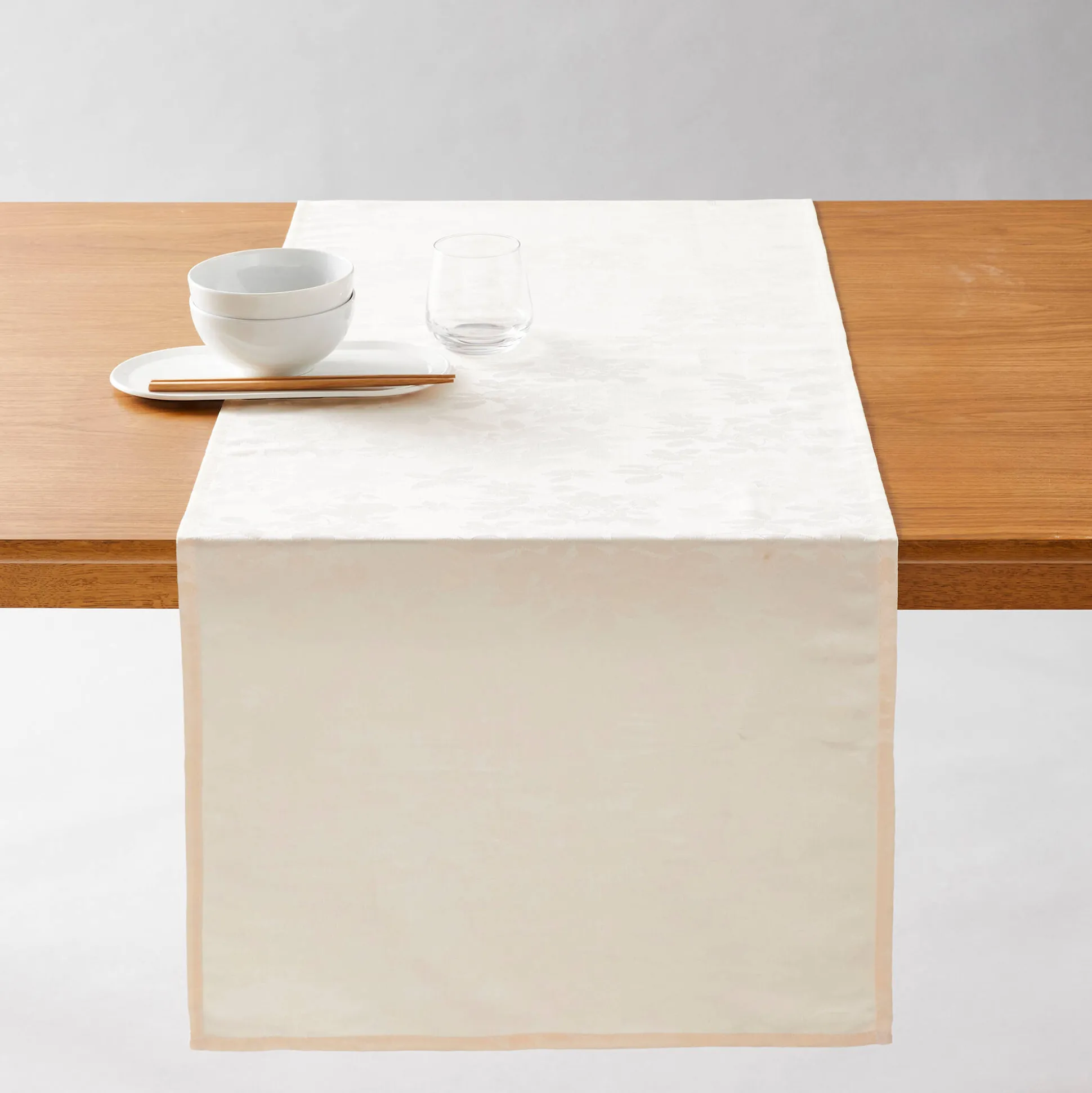 Damast tafellaken met bladerenprint Colombine®