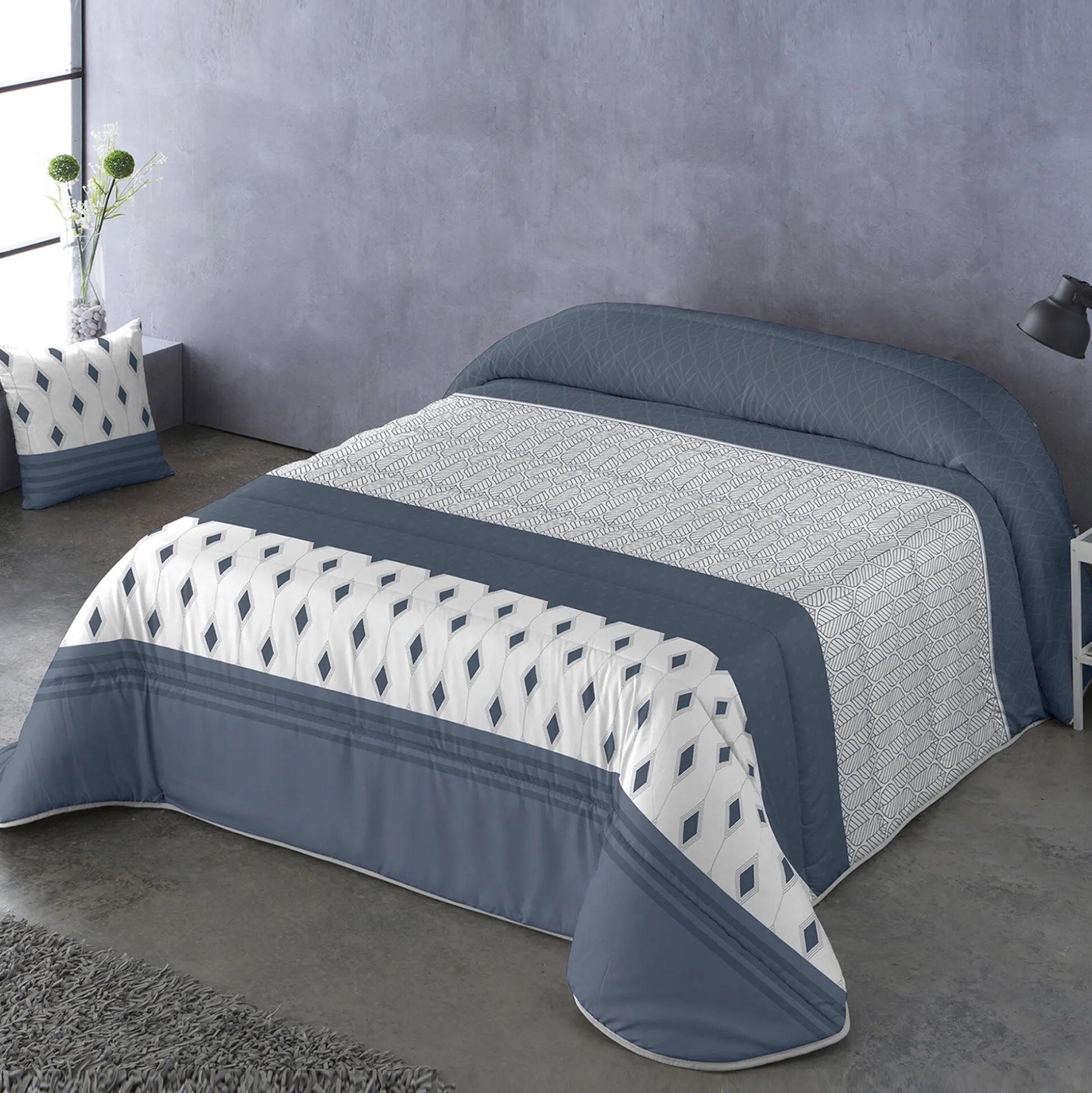 Dekbed in microvezel met strepenmotieven 200g/m2