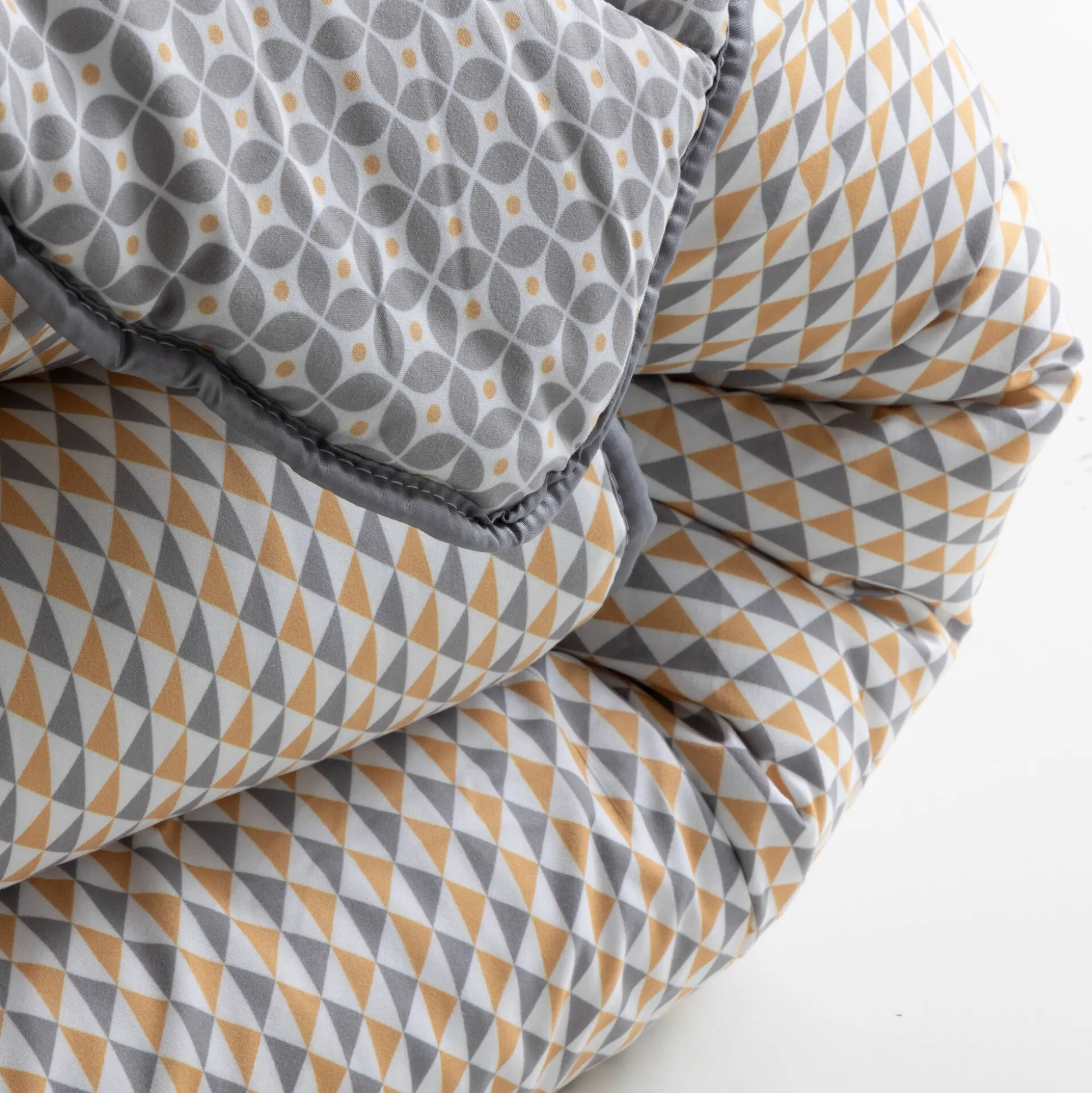 Dekbed in microvezel met grafische print 400 g/m2
