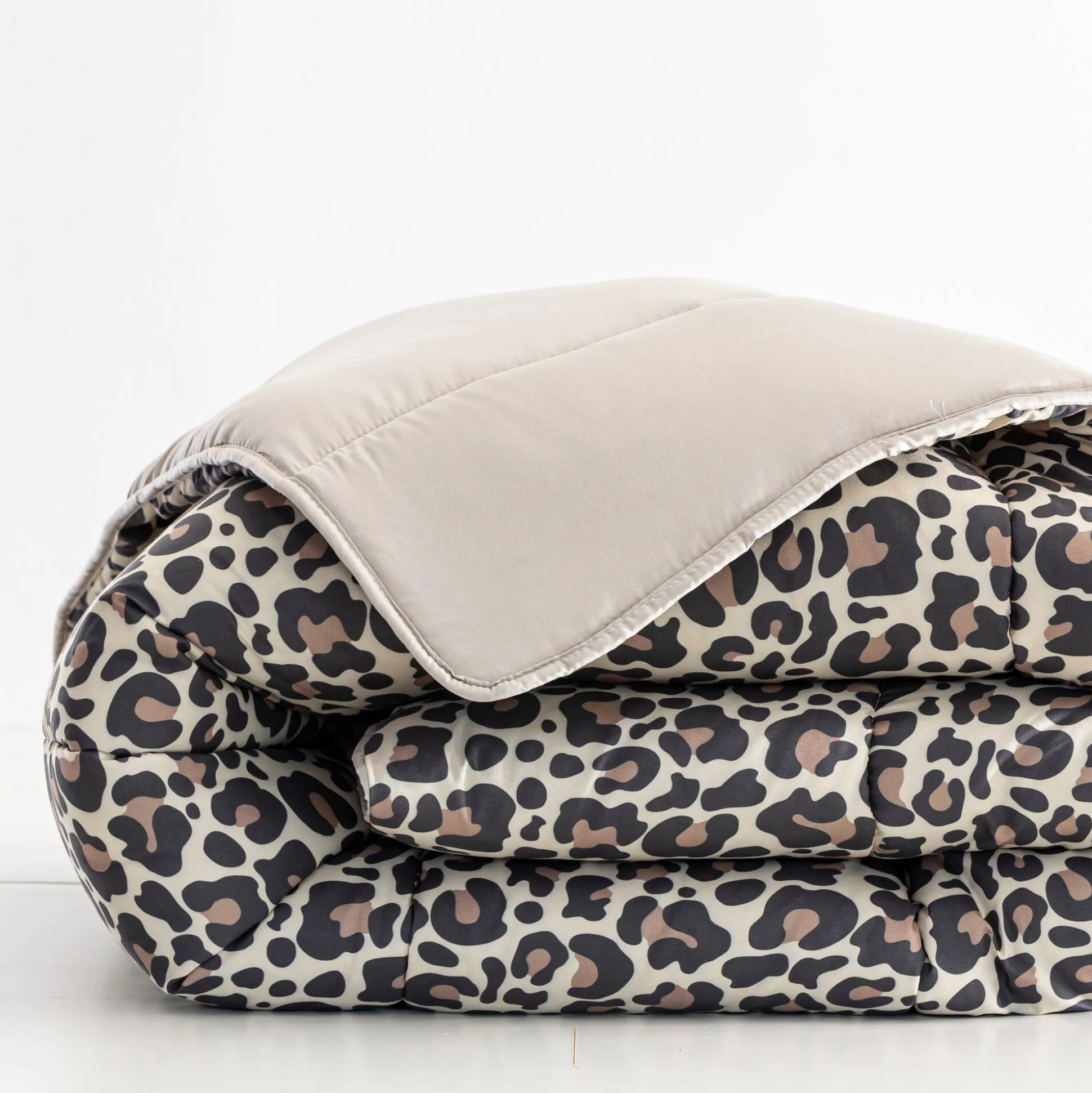 Dekbed in microvezel met luipaardprint 400g/m2