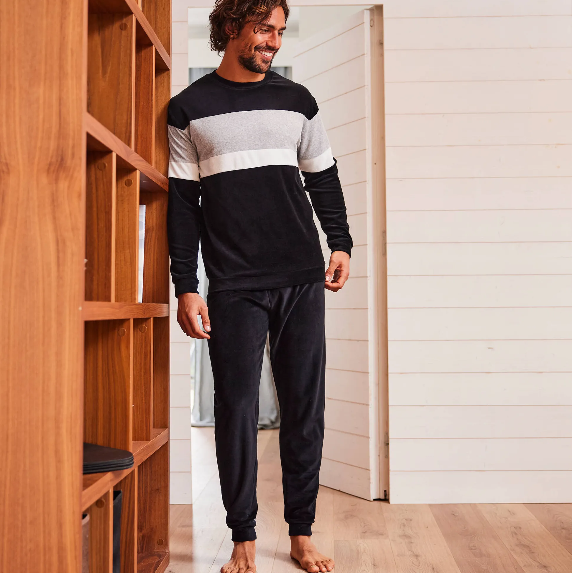Driekleurige pyjama in velours, lange mouwen