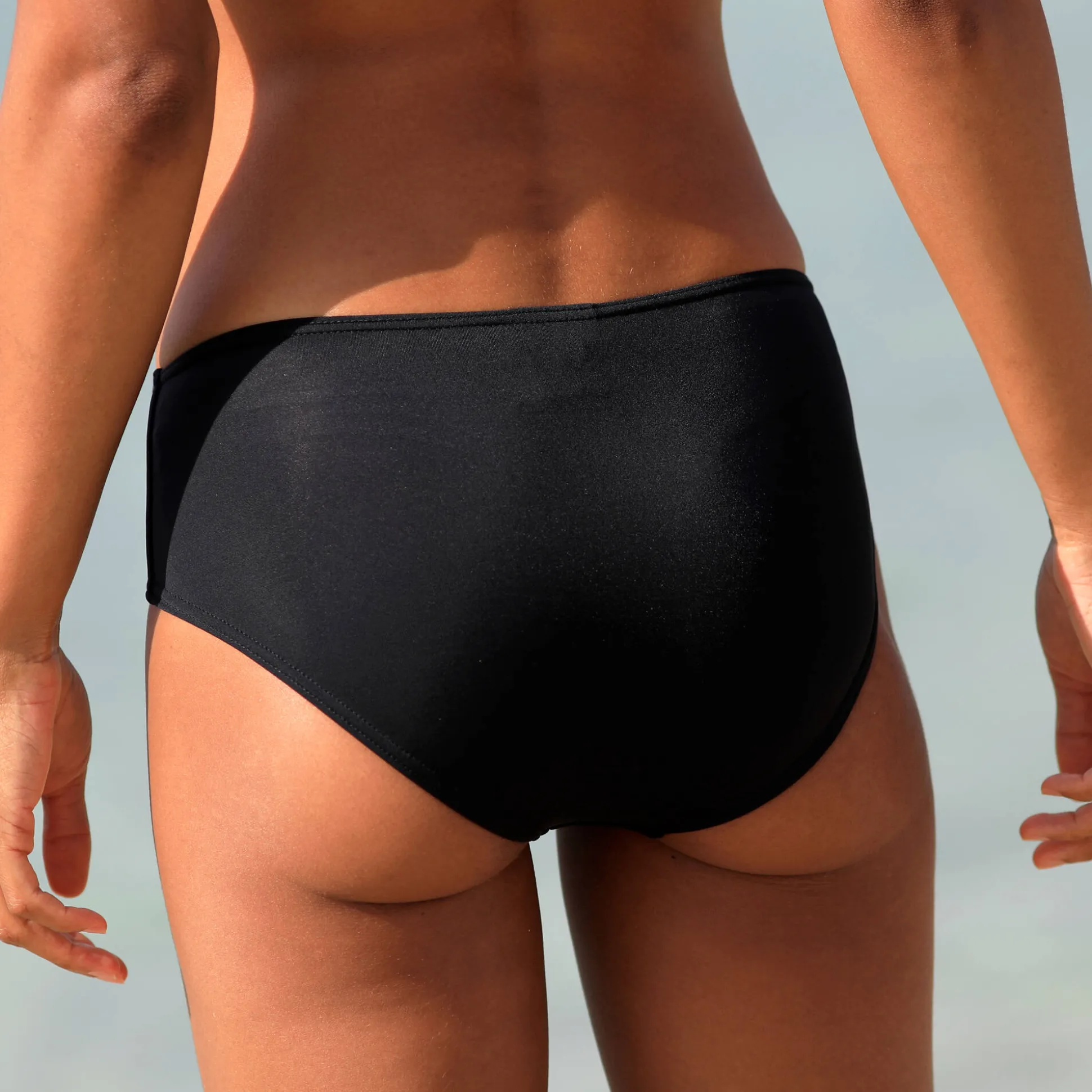 Effen bikinislip in maximodel Solaro - platte buik