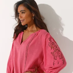 Effen bloes met macramé, geborduurde mouwen