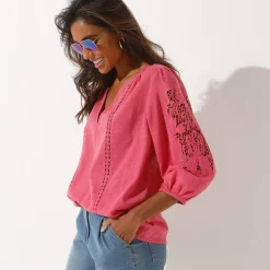Effen bloes met macramé, geborduurde mouwen