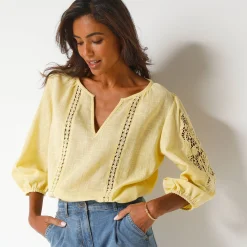 Effen bloes met macramé, geborduurde mouwen