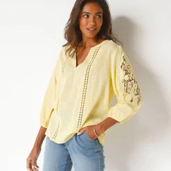 Effen bloes met macramé, geborduurde mouwen