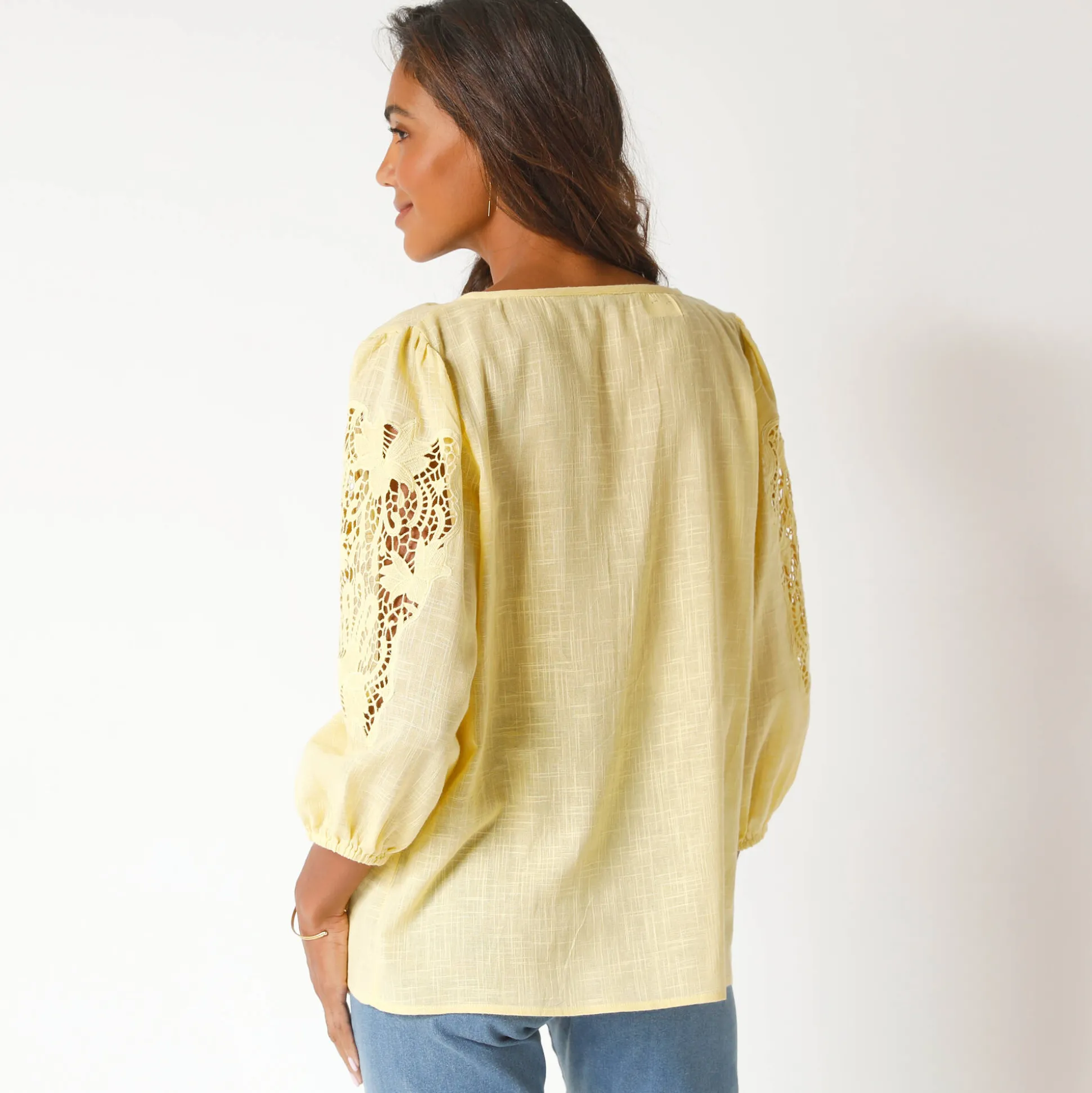 Effen bloes met macramé, geborduurde mouwen