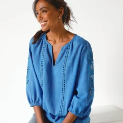 Effen bloes met macramé, geborduurde mouwen