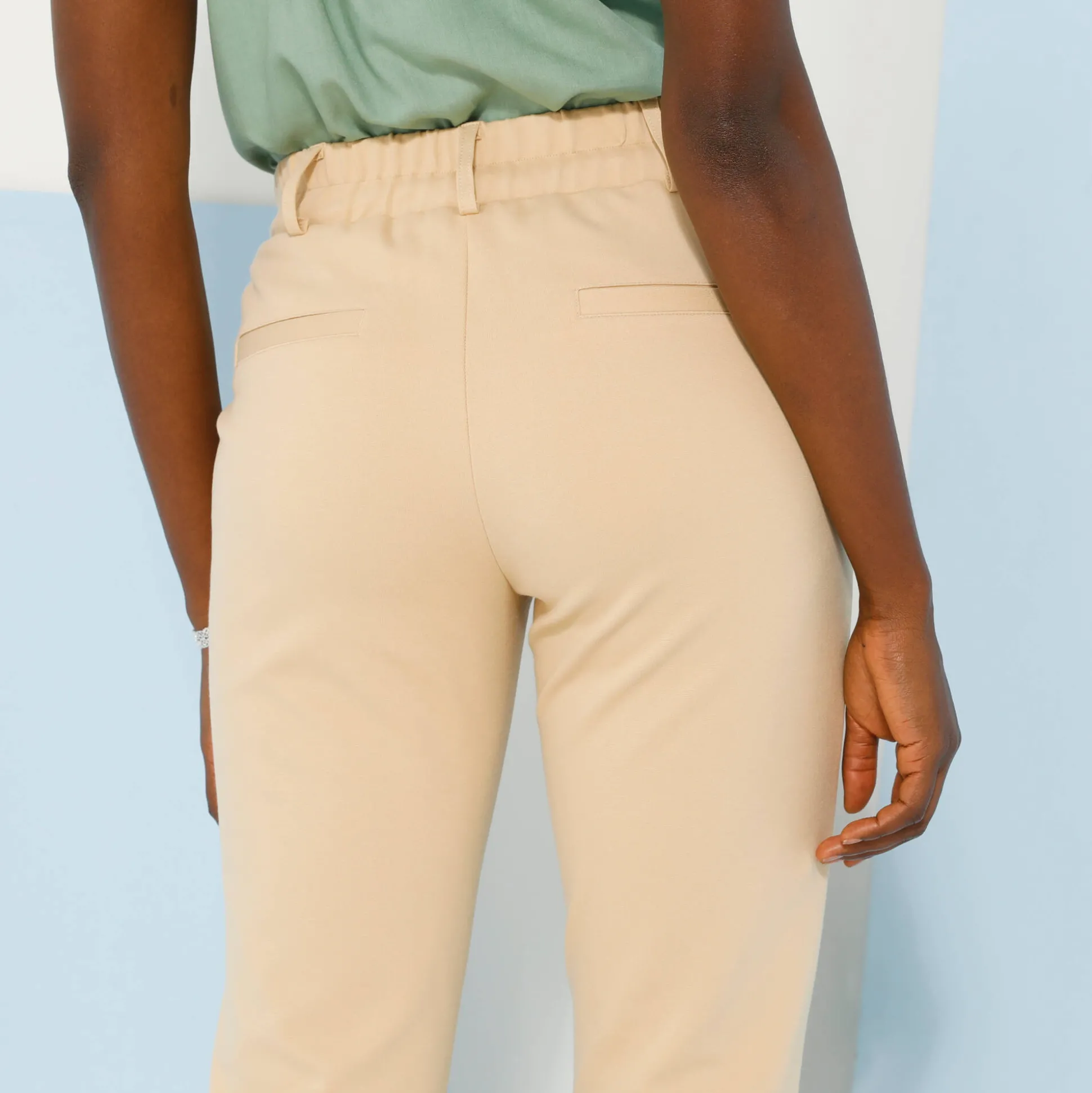 Effen chino broek, milanotricot