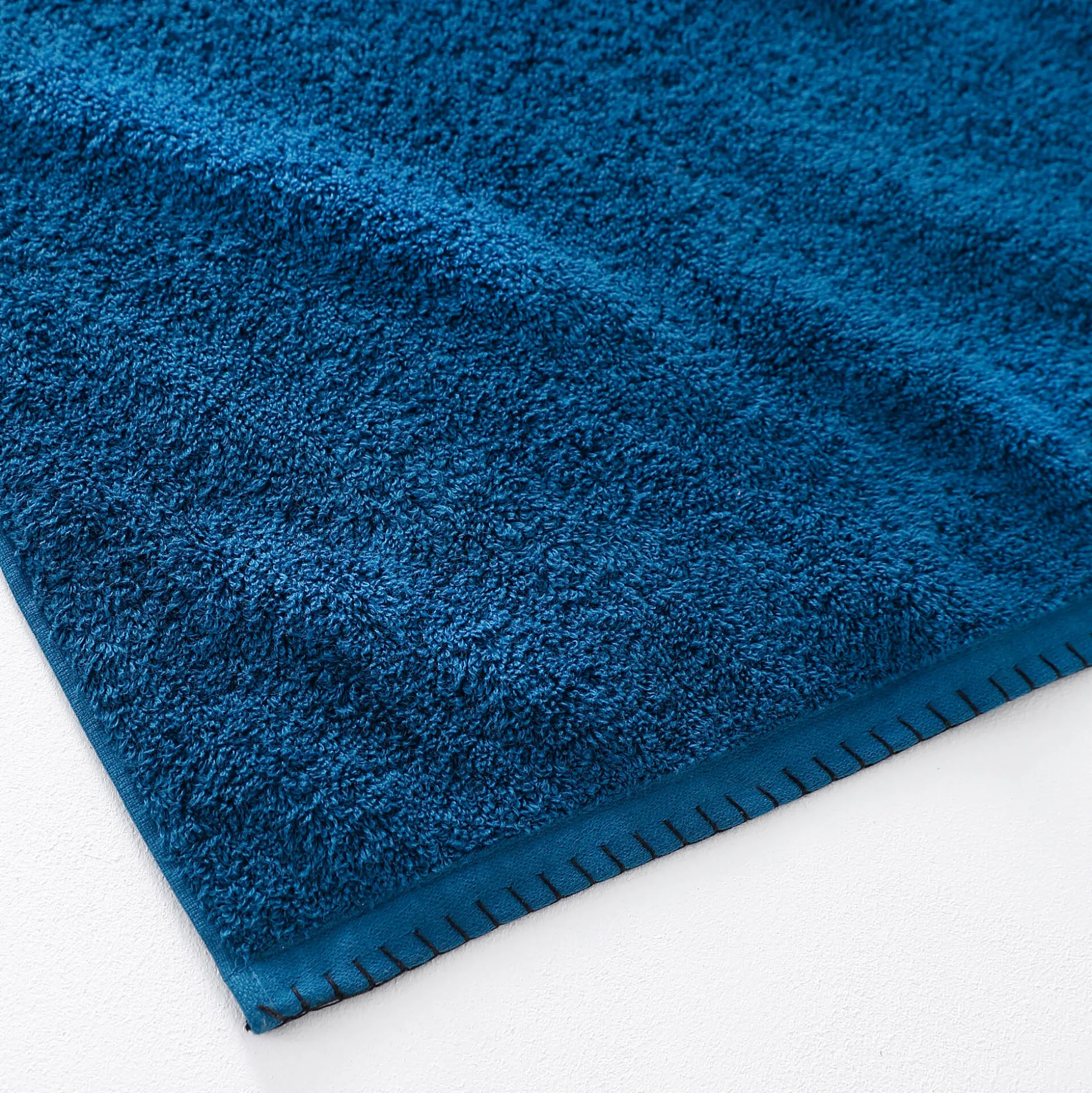 Effen handdoek 540g/m² luxe comfort met paardenstaartsteek