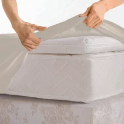Effen hoeslaken in katoenbatist, hoeken van 40 cm