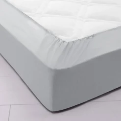 Effen hoeslaken in polyester-katoen, hoekdiepte 32 cm