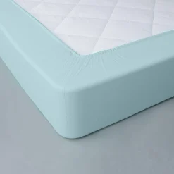 Effen hoeslaken in polyester-katoen, hoekdiepte 32 cm
