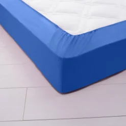 Effen hoeslaken in polyester-katoen, hoekdiepte 32 cm