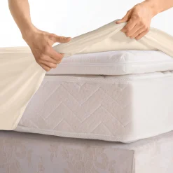 Effen hoeslaken in polyester-katoen, hoekdiepte 32 cm