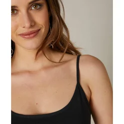 Effen topje met fijne bandjes