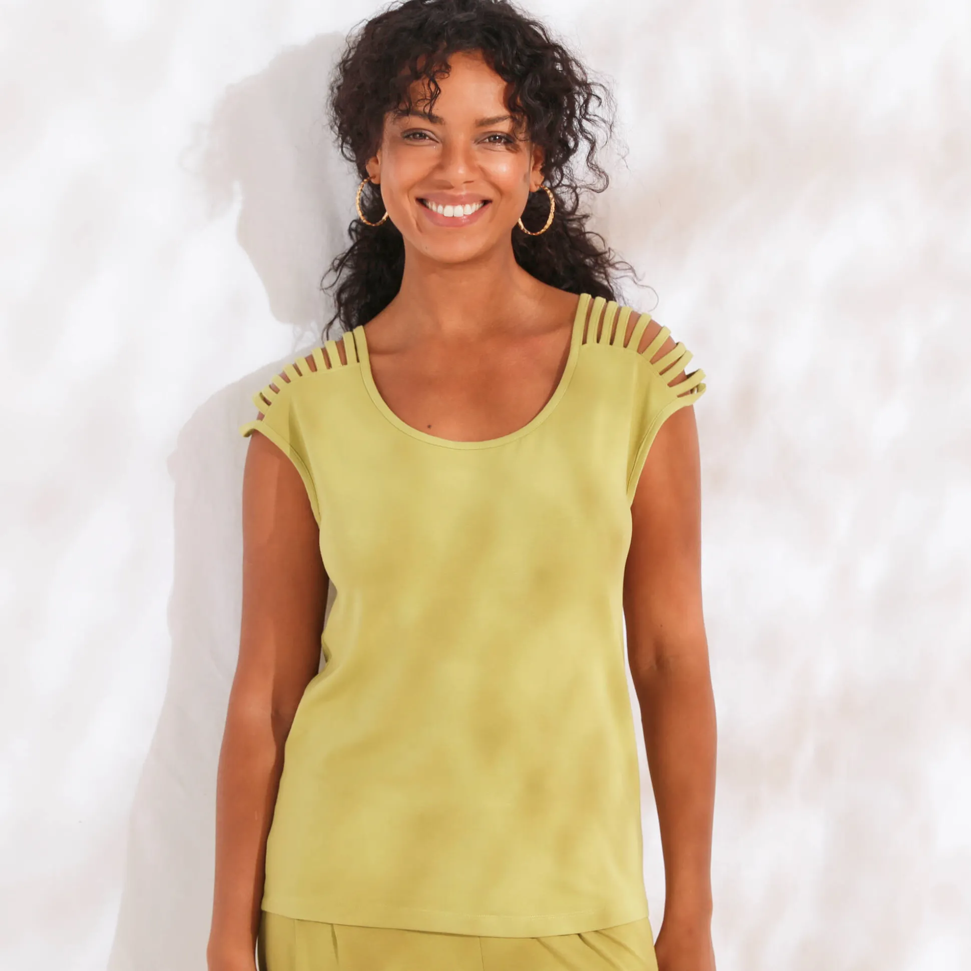 Effen tricot t-shirt met vetersluiting op de schouders