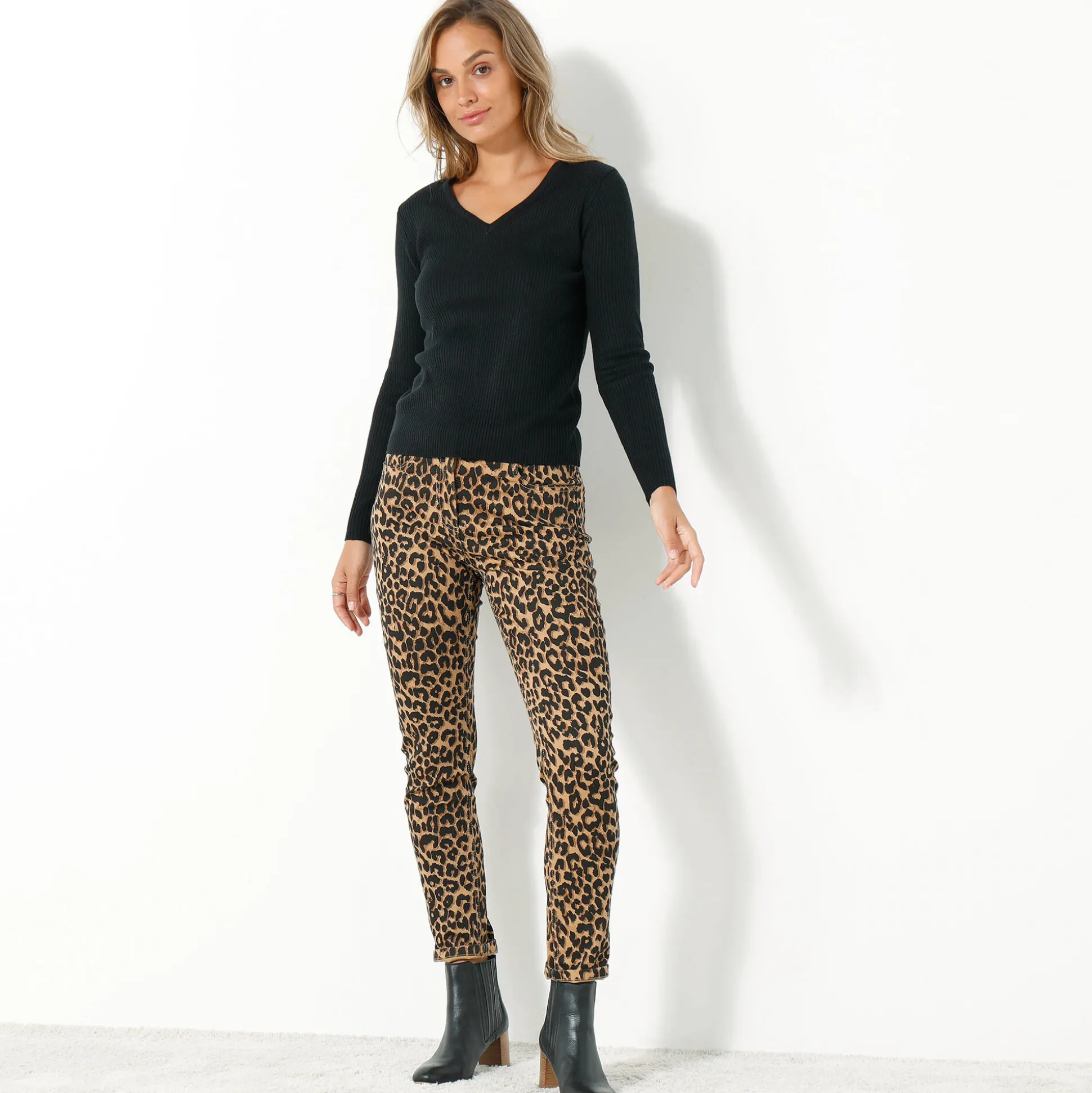 Effen trui in ribbeltricot met V-hals