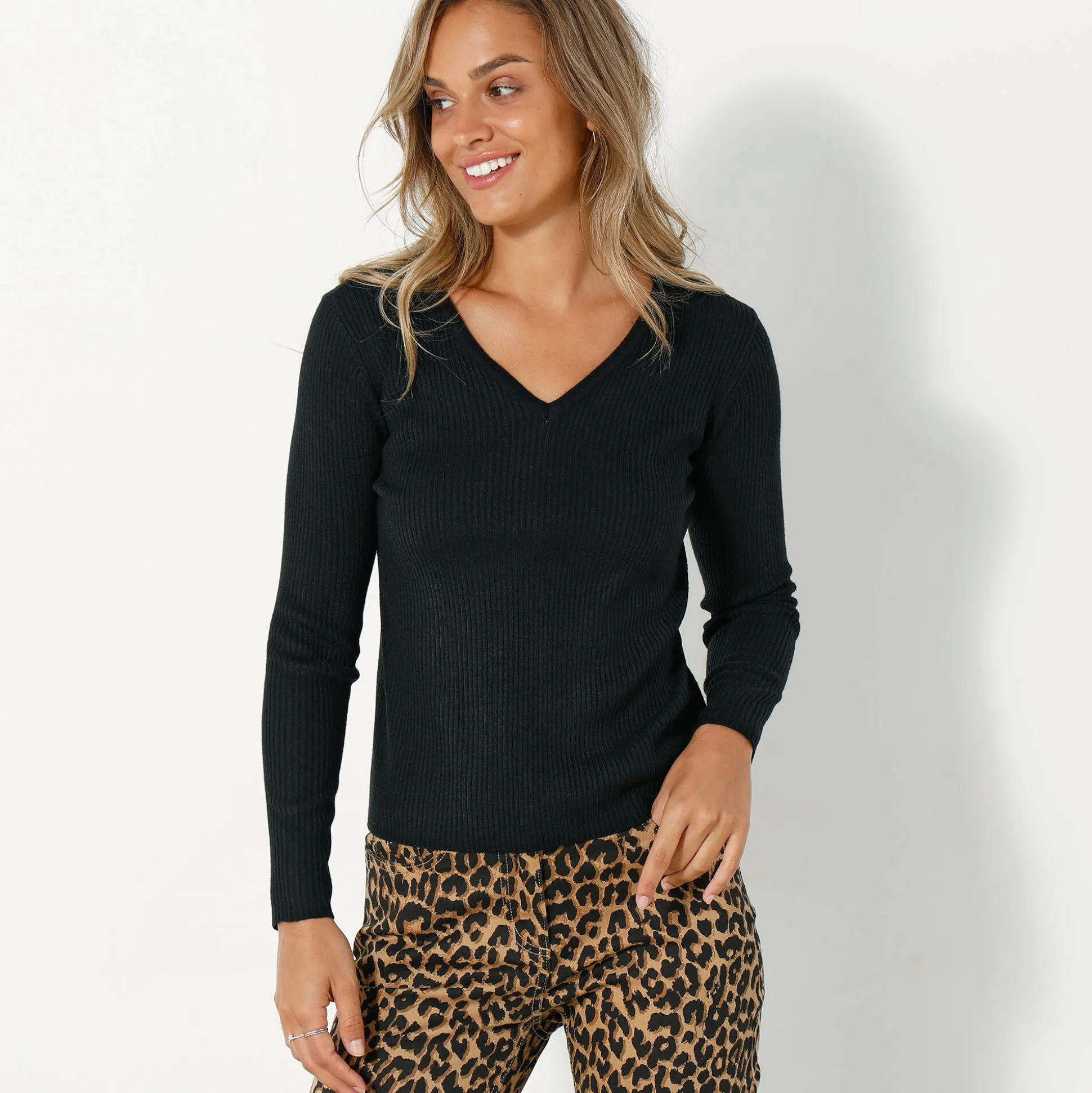 Effen trui in ribbeltricot met V-hals