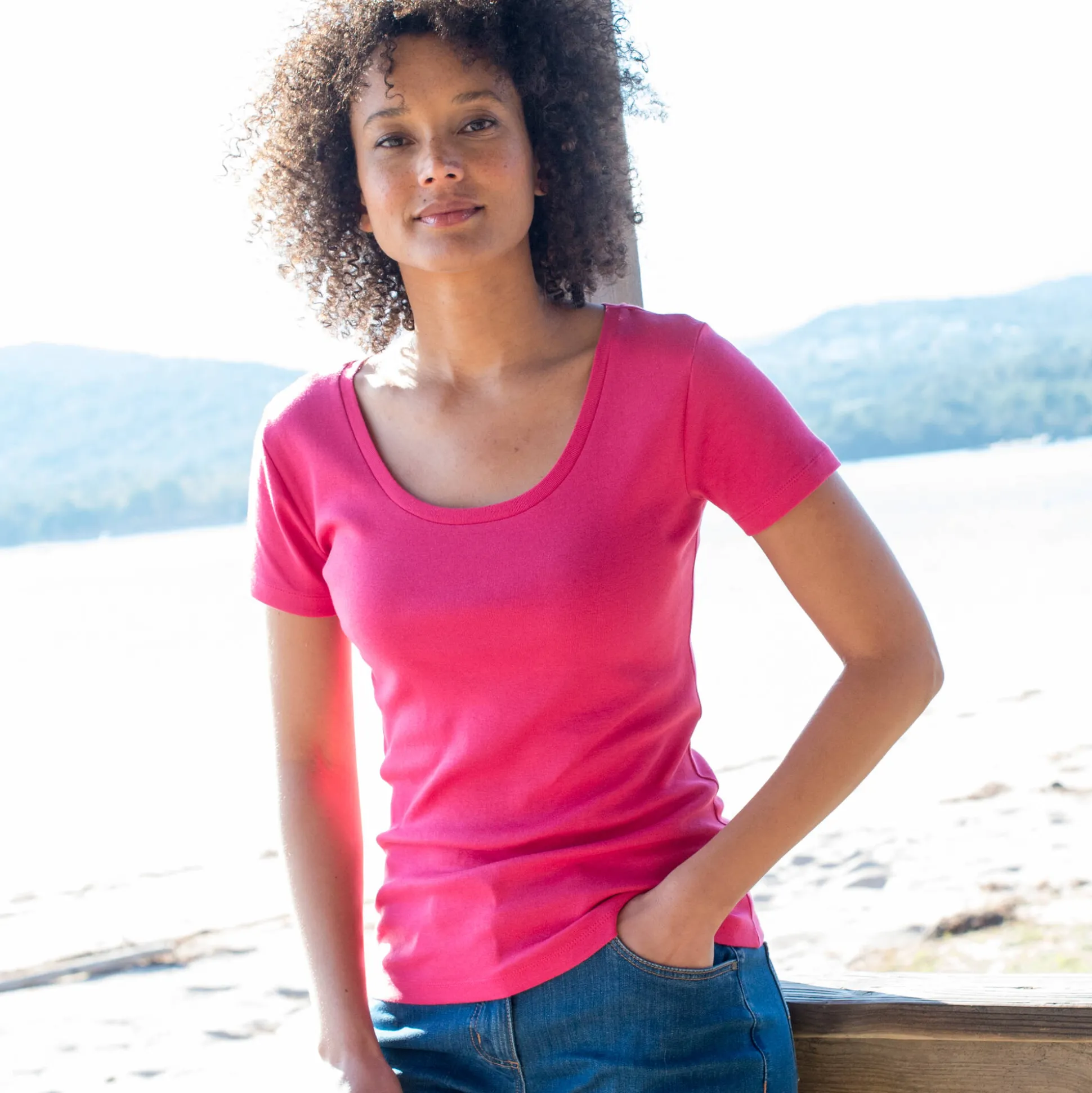 Effen T-shirt met korte mouwen en ronde hals in biokatoen(**)
