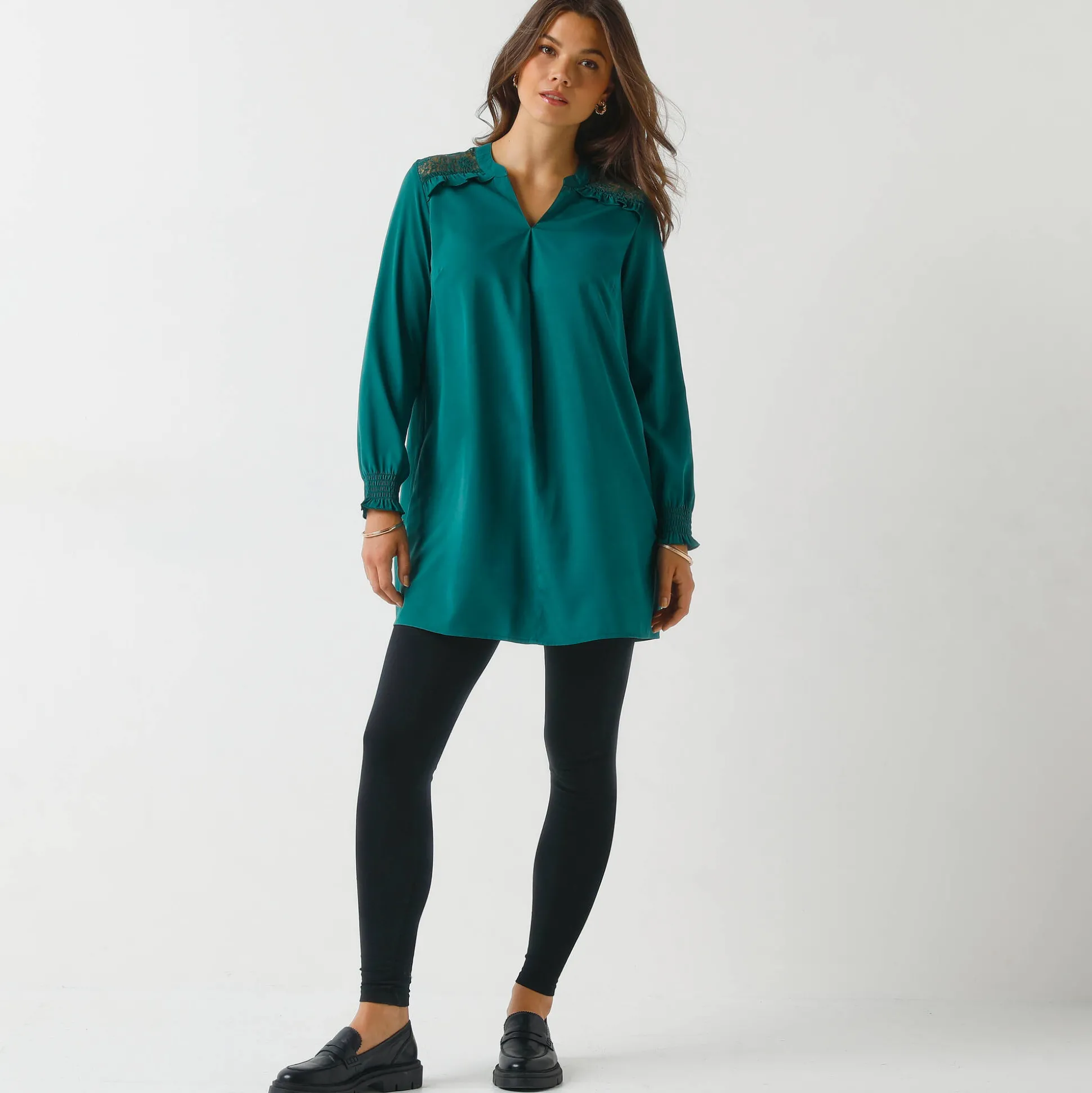 Effen tuniek met kant en lange mouwen