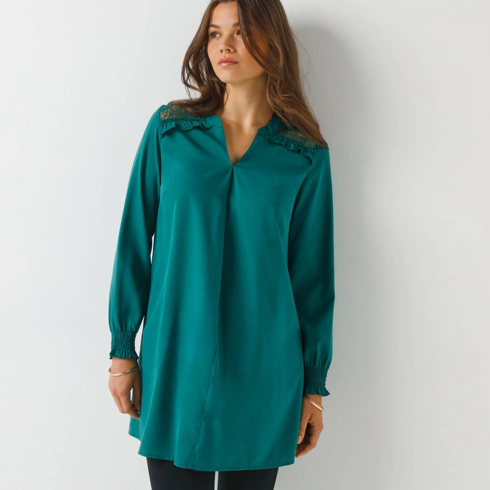Effen tuniek met kant en lange mouwen