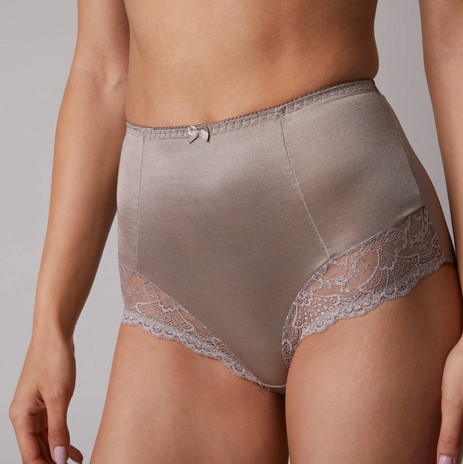Gaineslip in glanstricot en kant Salford - set van 2