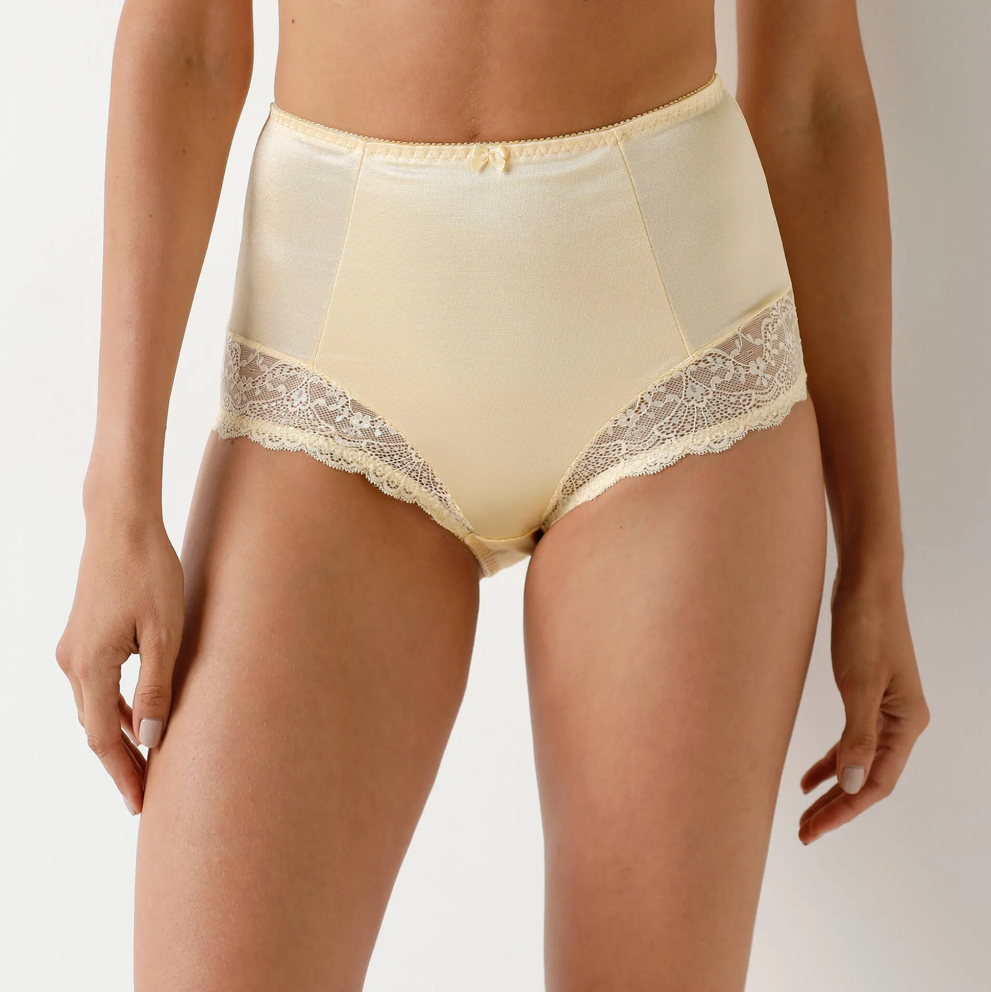 Gaineslip in glanstricot en kant Salford - set van 2