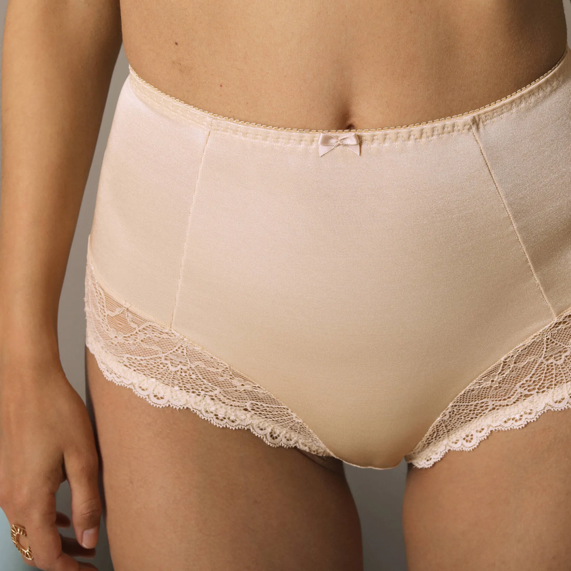 Gaineslip in glanstricot en kant Salford - set van 2