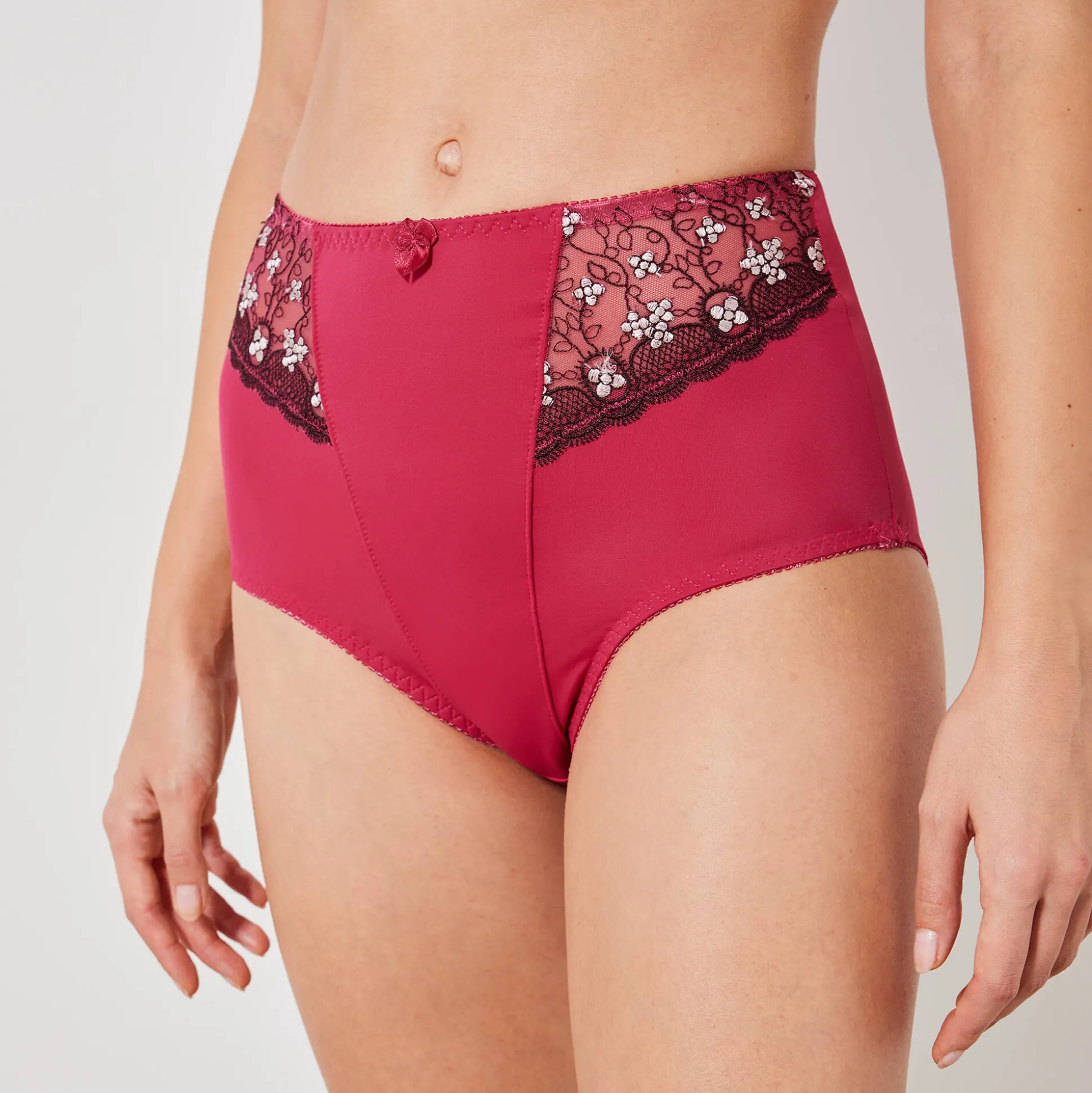 Gaineslip in microvezel en geborduurde tule Caminata